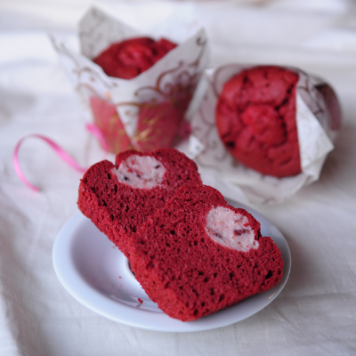 Muffin Red Velvet s jahodovou náplní
